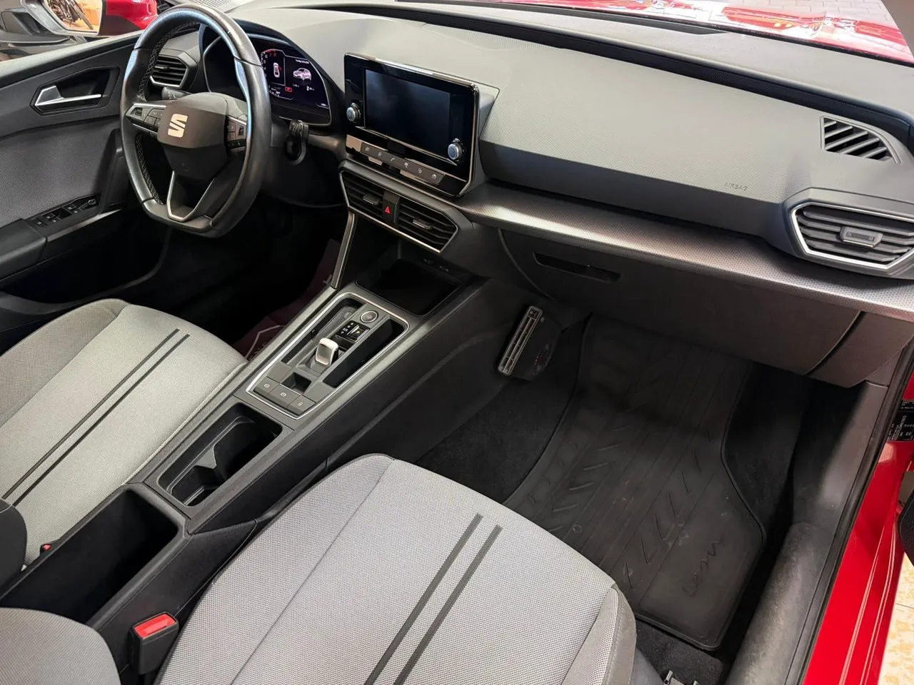 Vehicle image 16