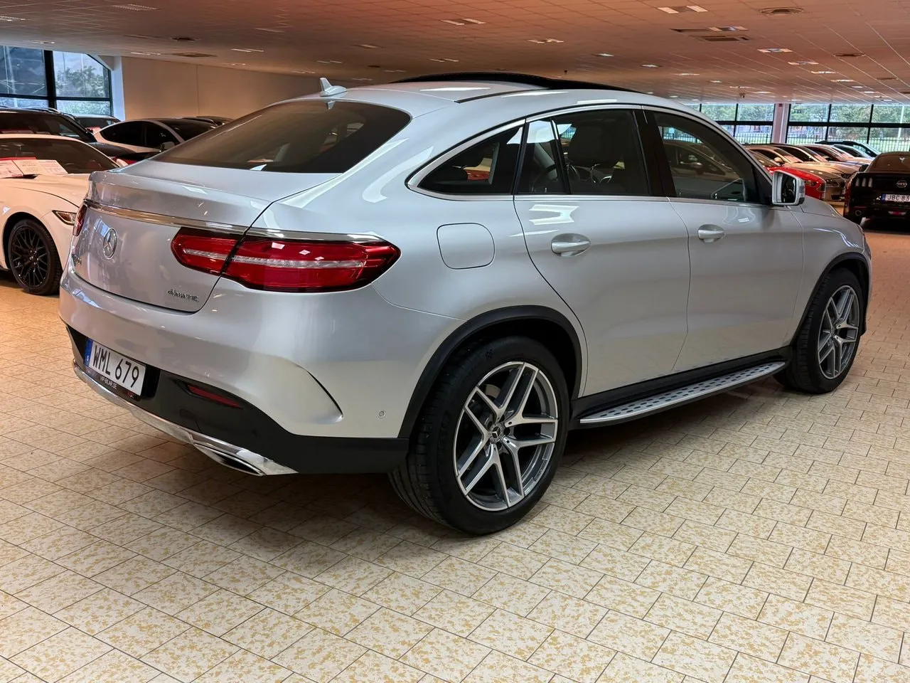 Vehicle image 5