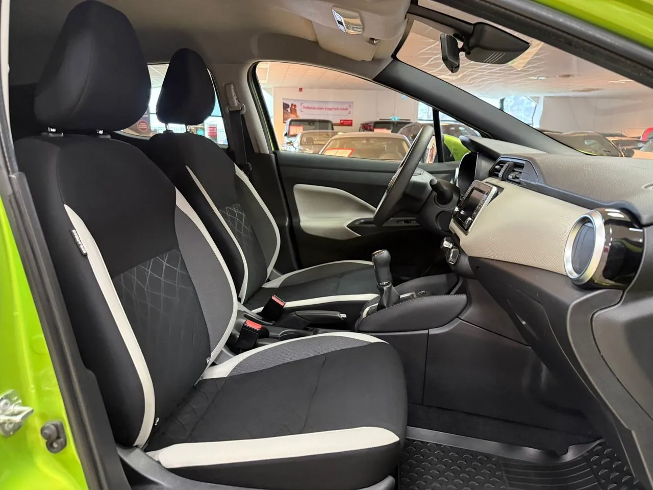 Vehicle image 16