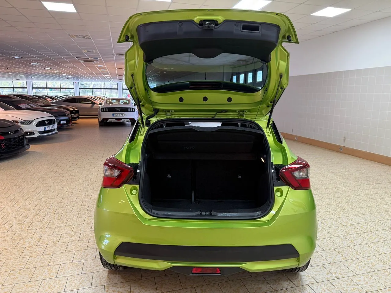 Vehicle image 9
