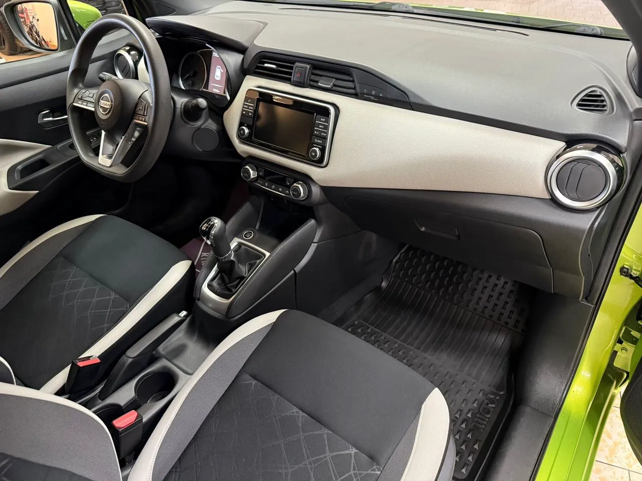 Vehicle image 15