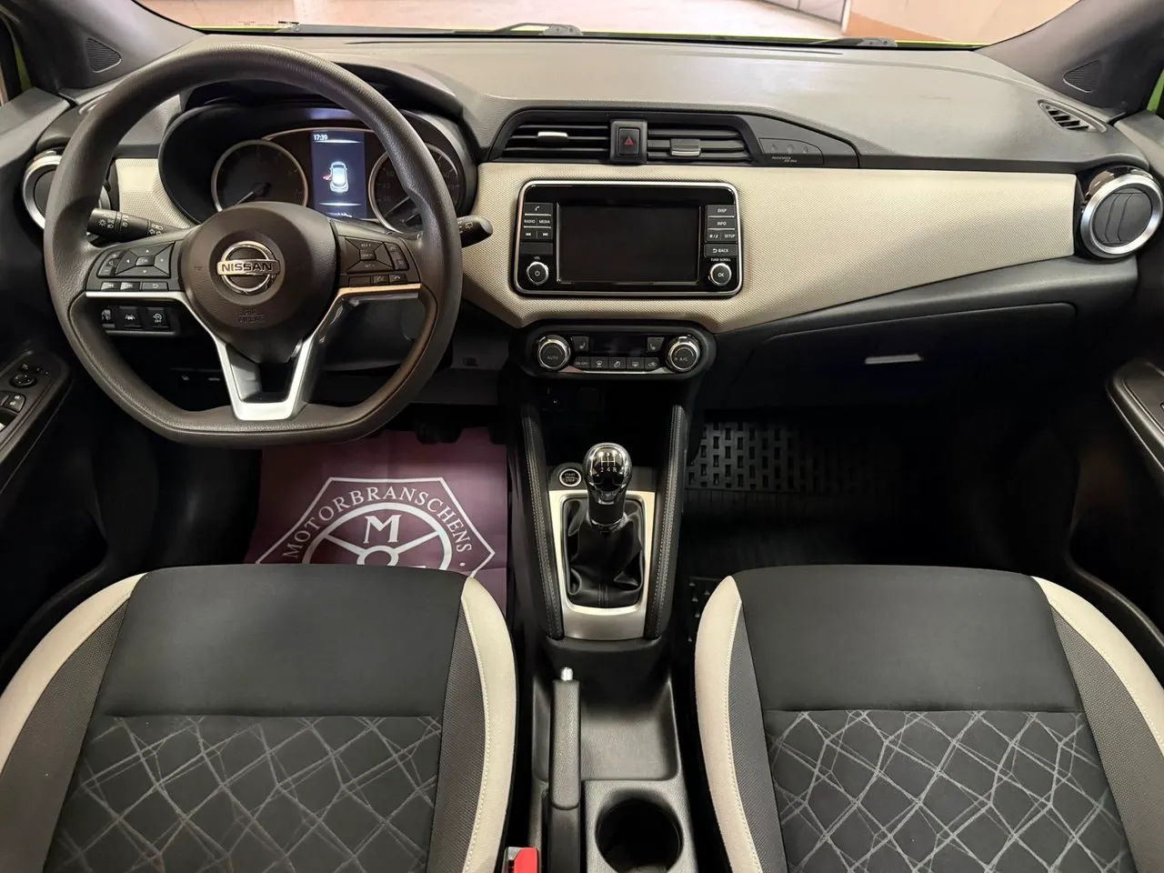 Vehicle image 14
