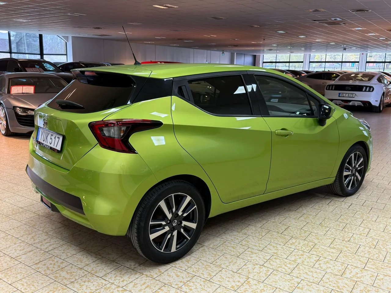 Vehicle image 5