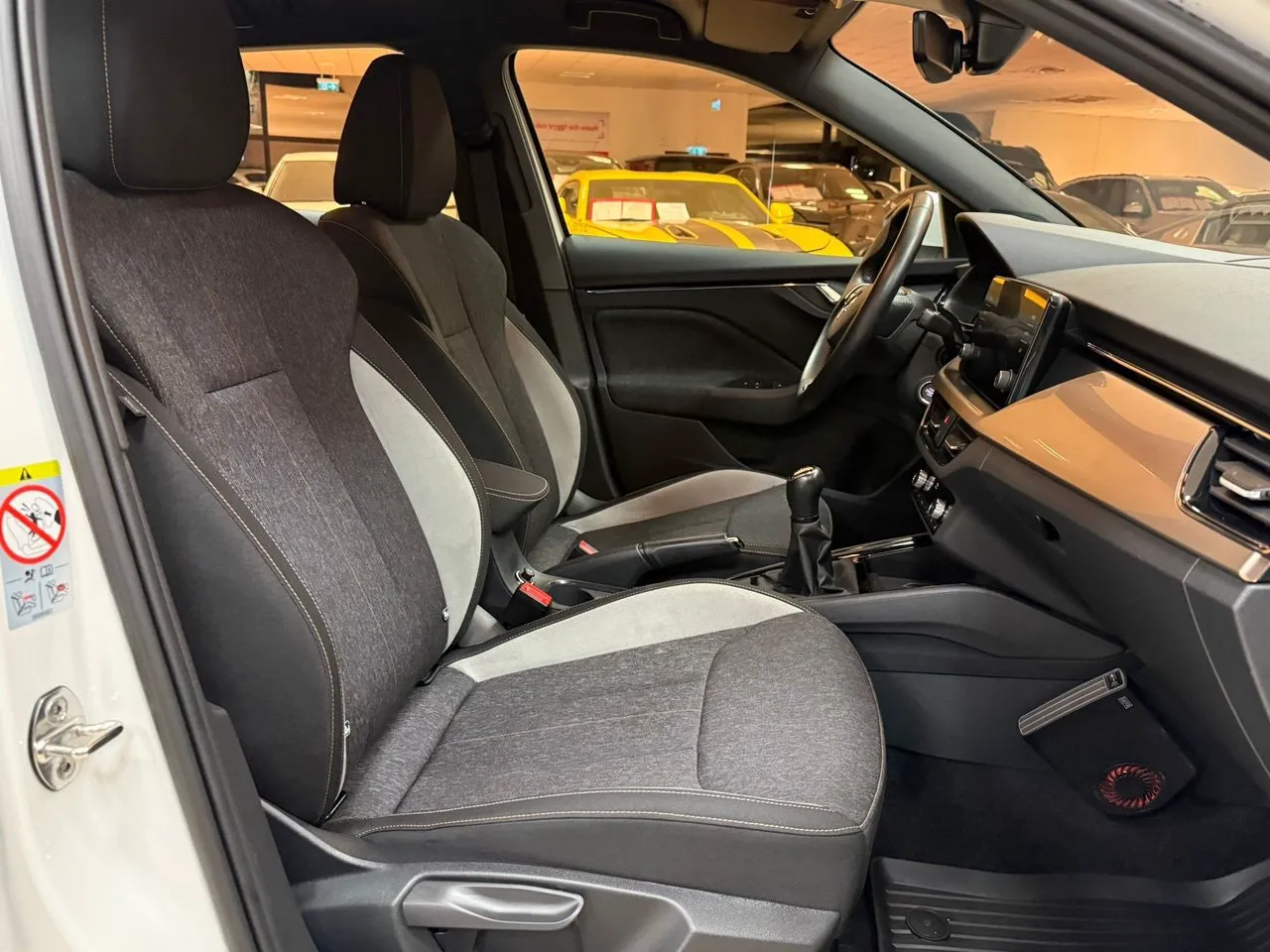 Vehicle image 18