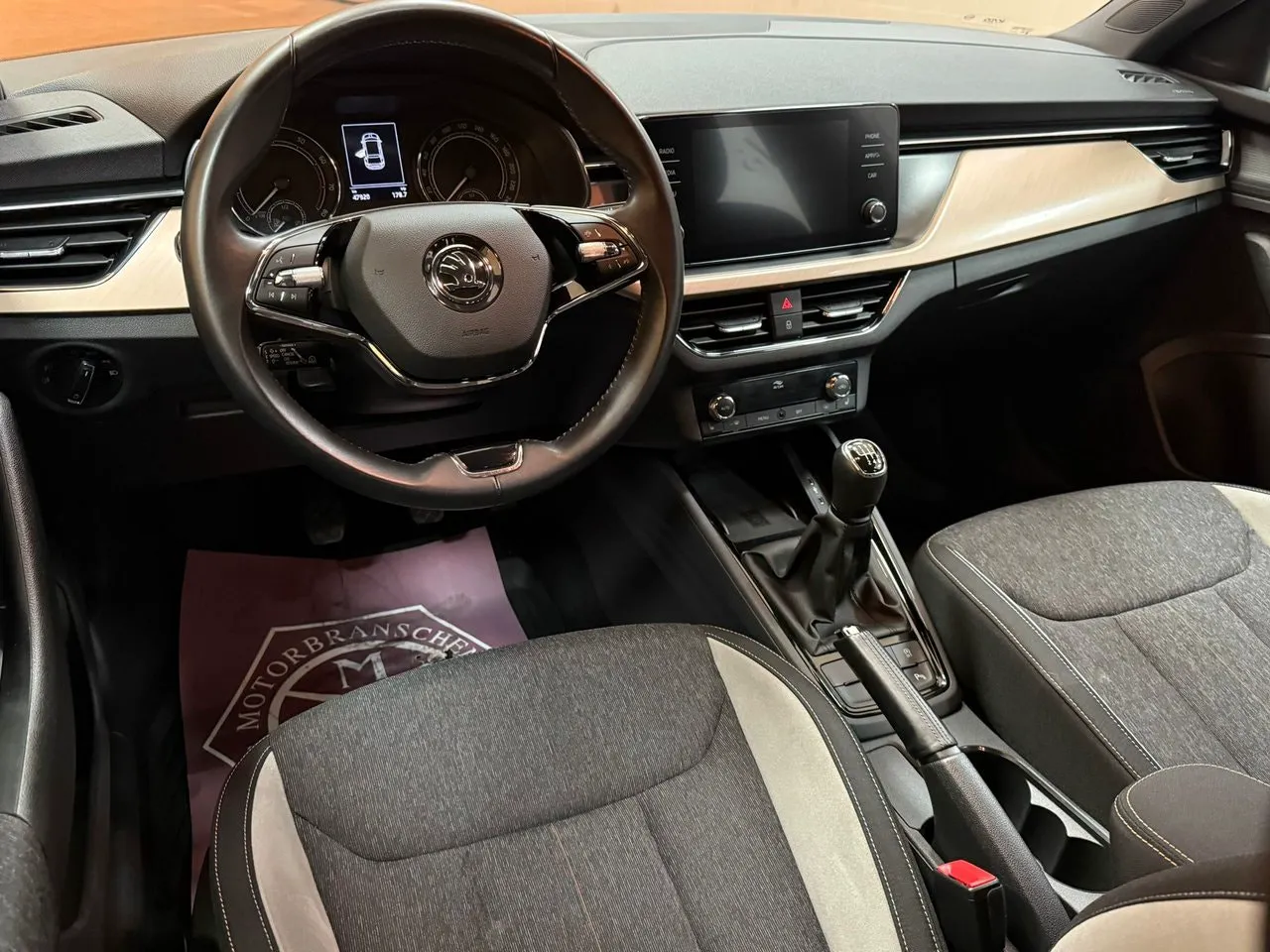 Vehicle image 14