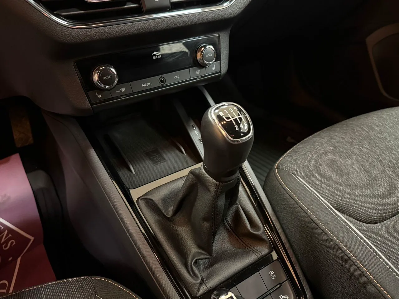 Vehicle image 20