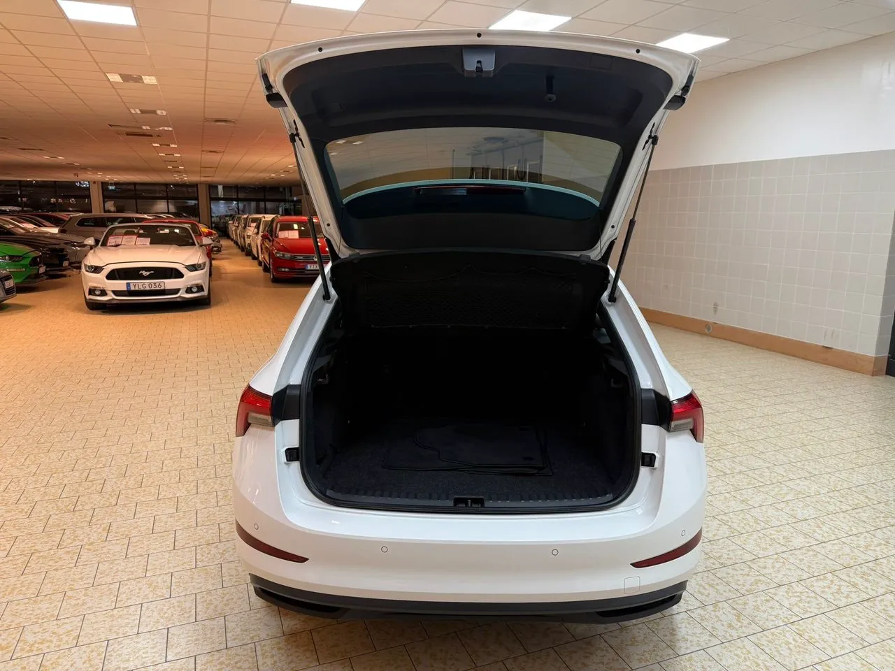 Vehicle image 9