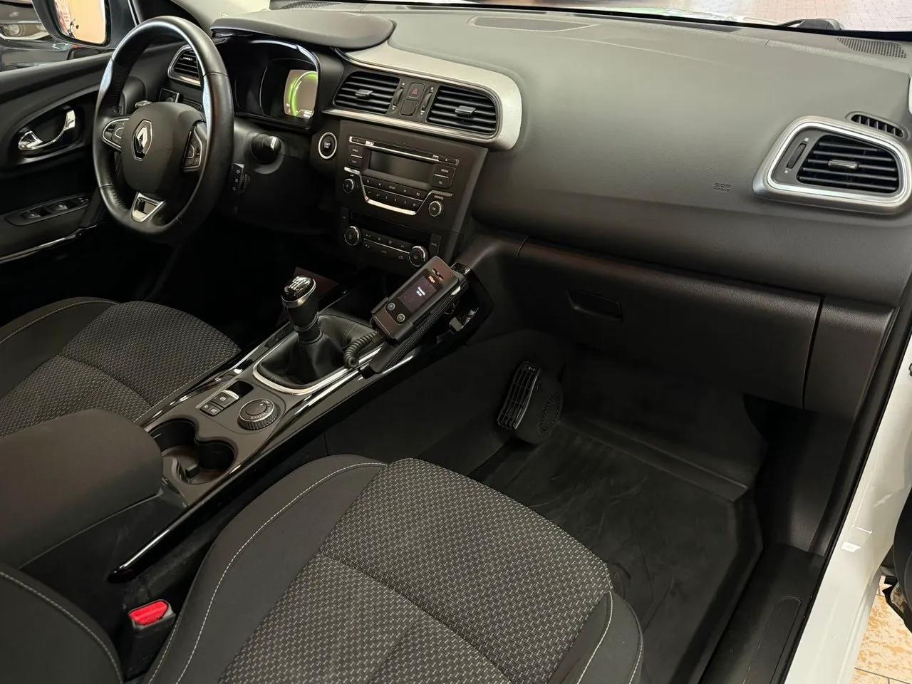 Vehicle image 16