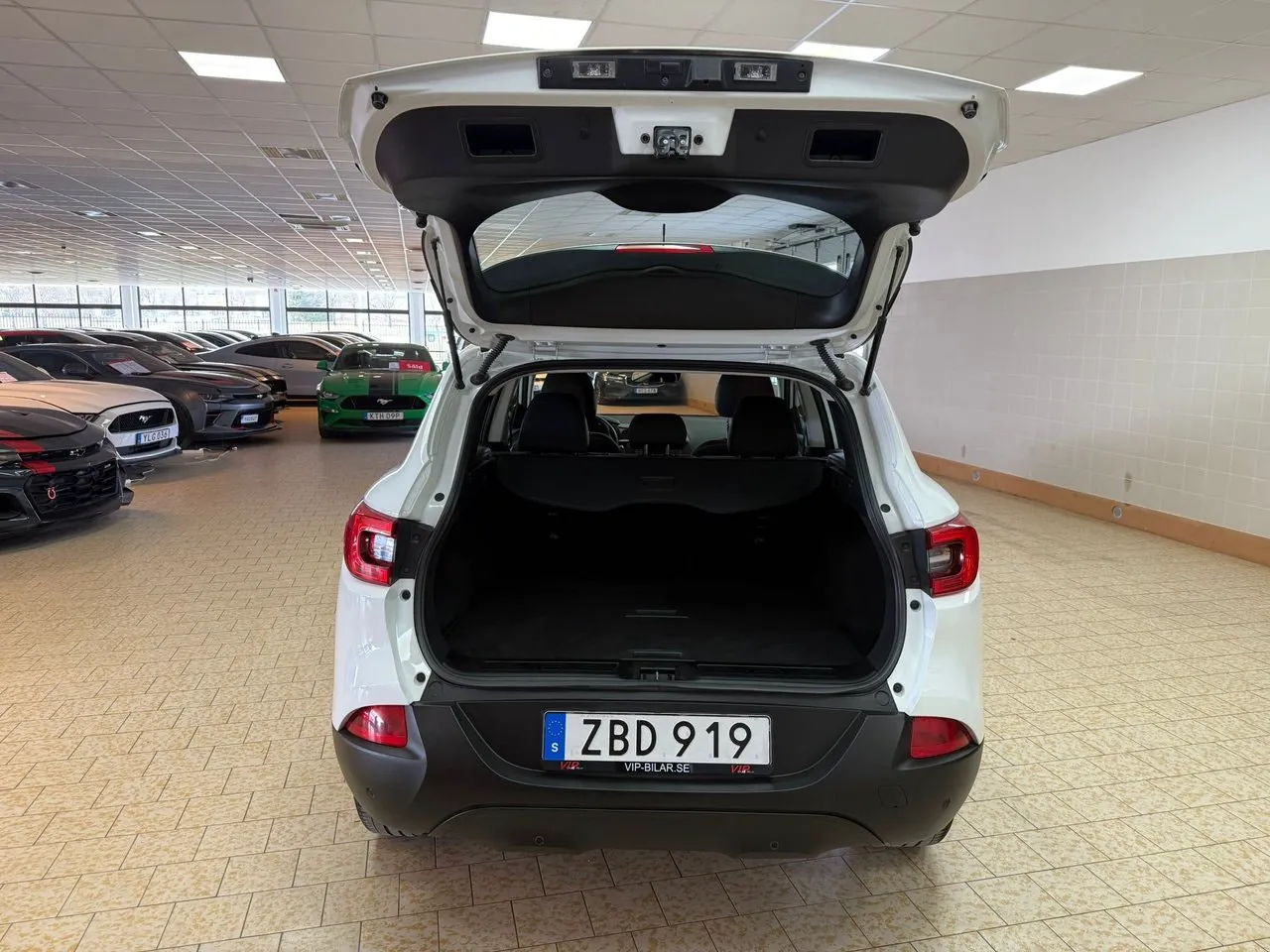 Vehicle image 10