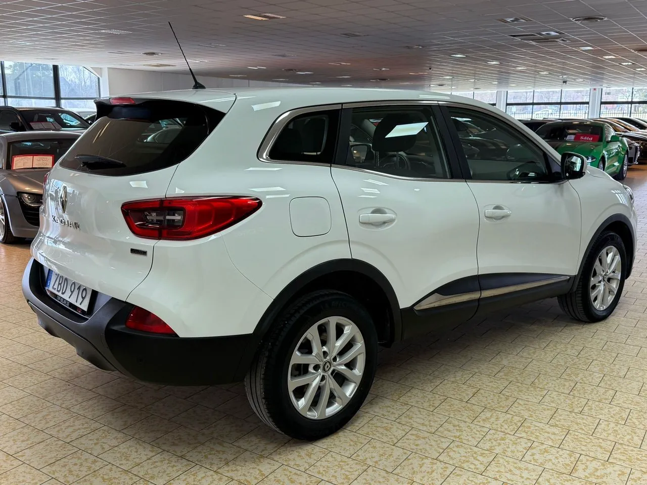Vehicle image 6