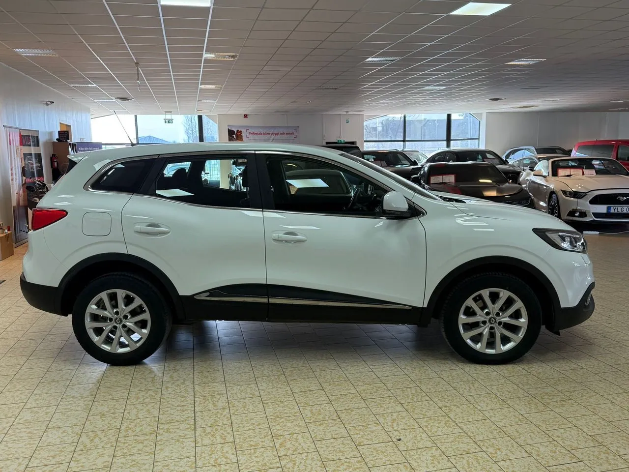 Vehicle image 7
