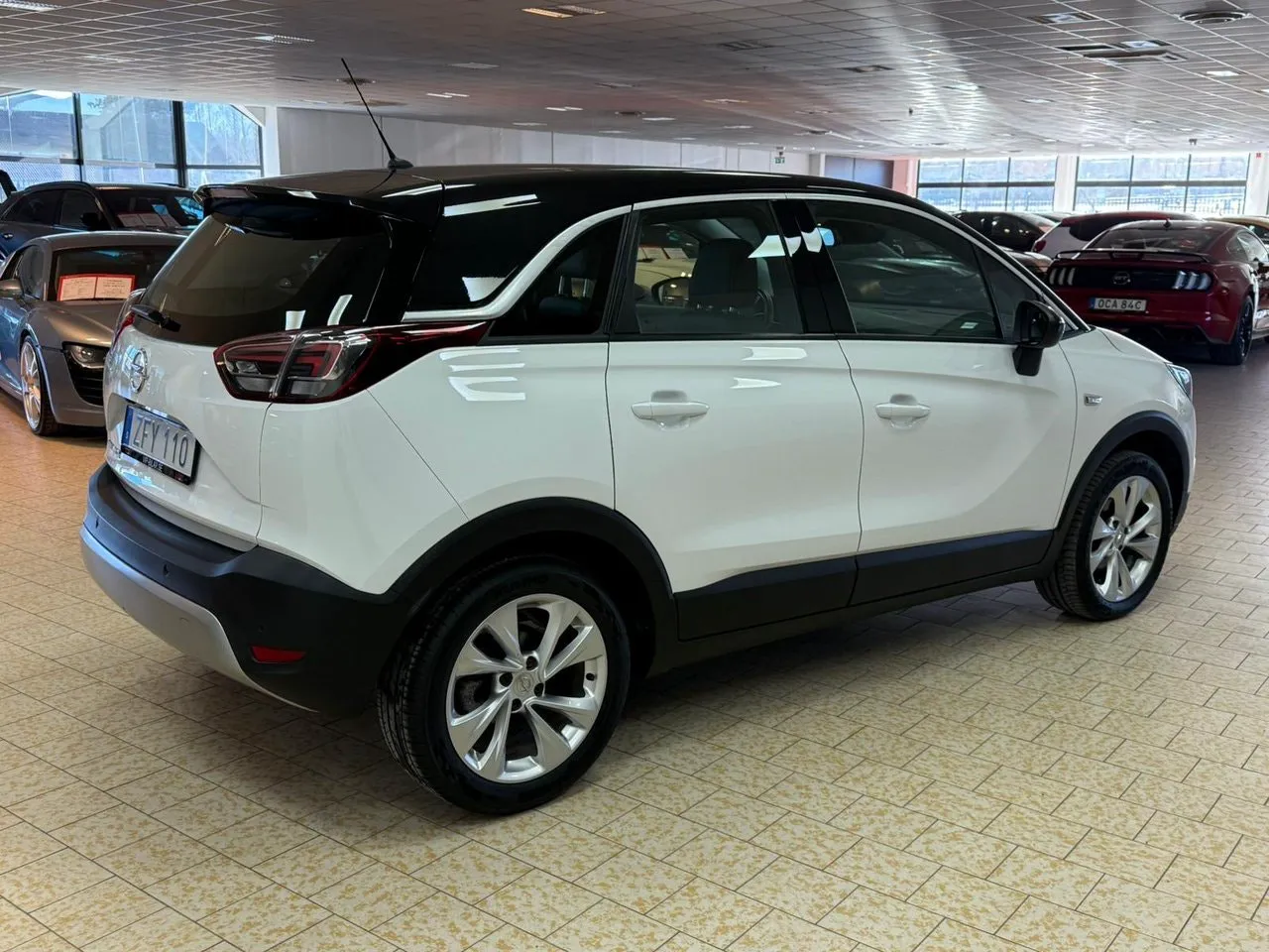 Vehicle image 6