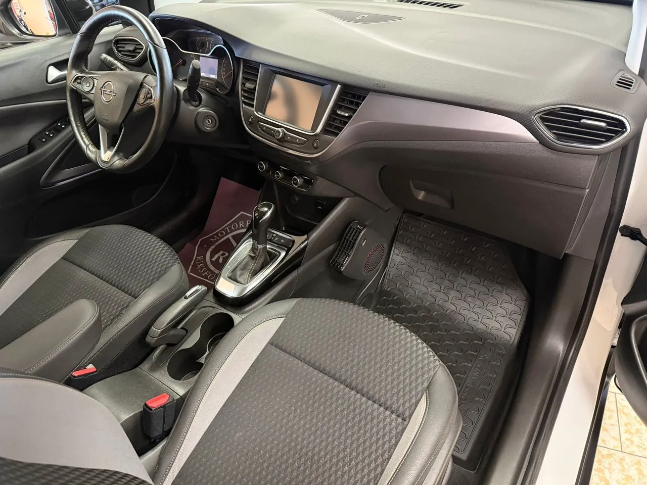 Vehicle image 16
