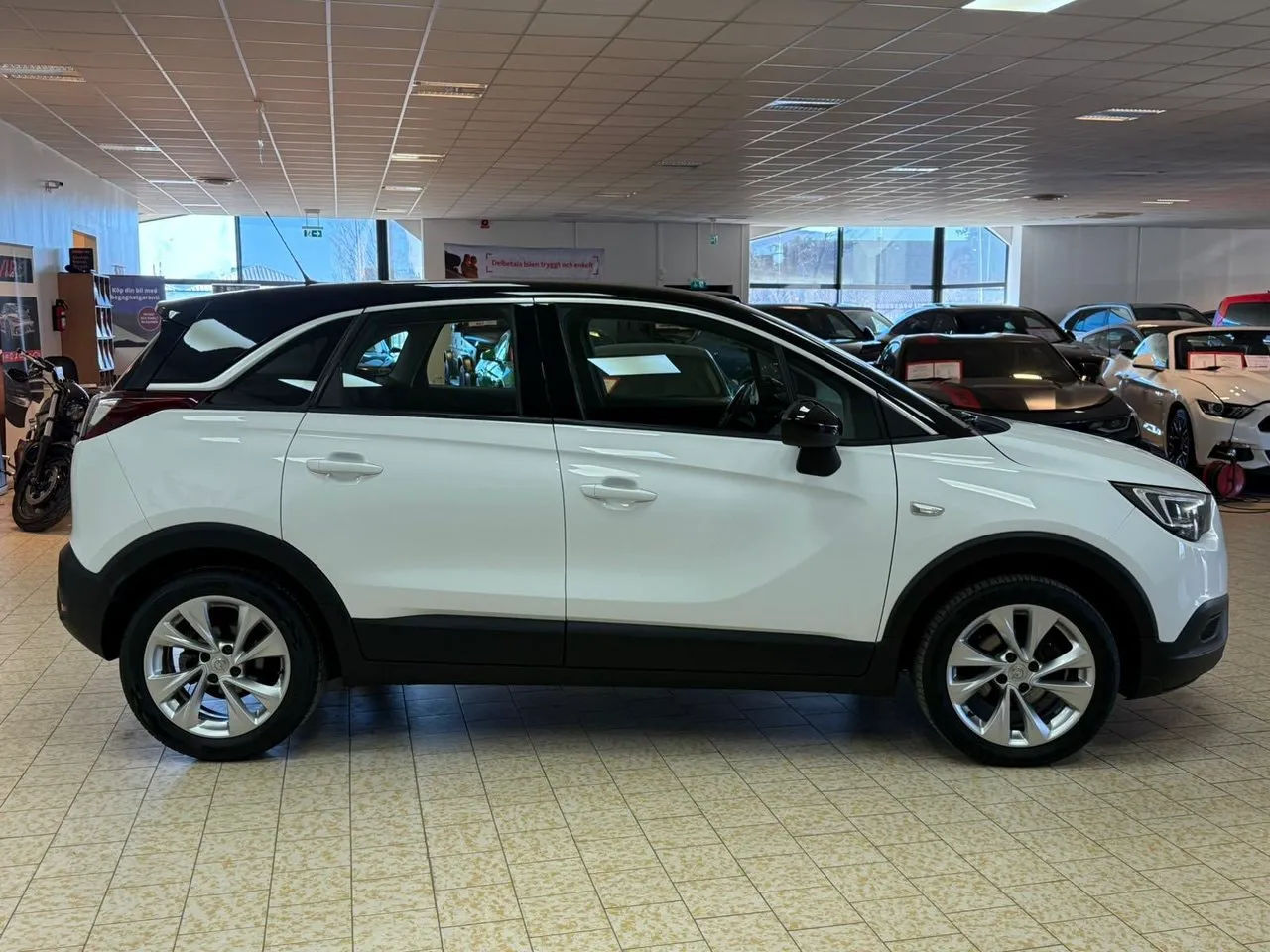 Vehicle image 7