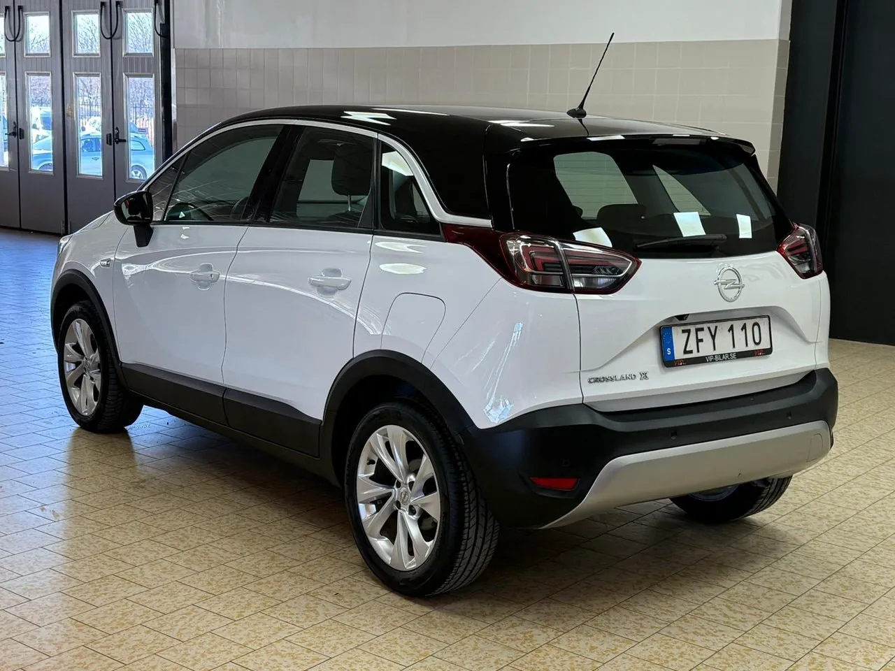 Vehicle image 4