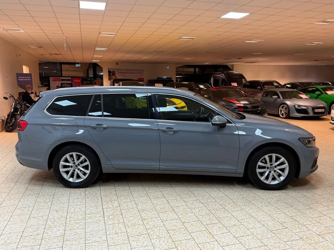 Vehicle image 6