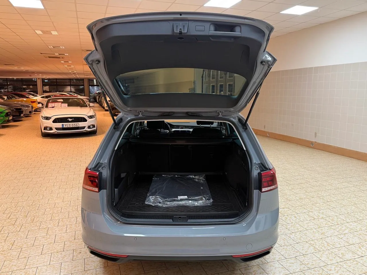 Vehicle image 9