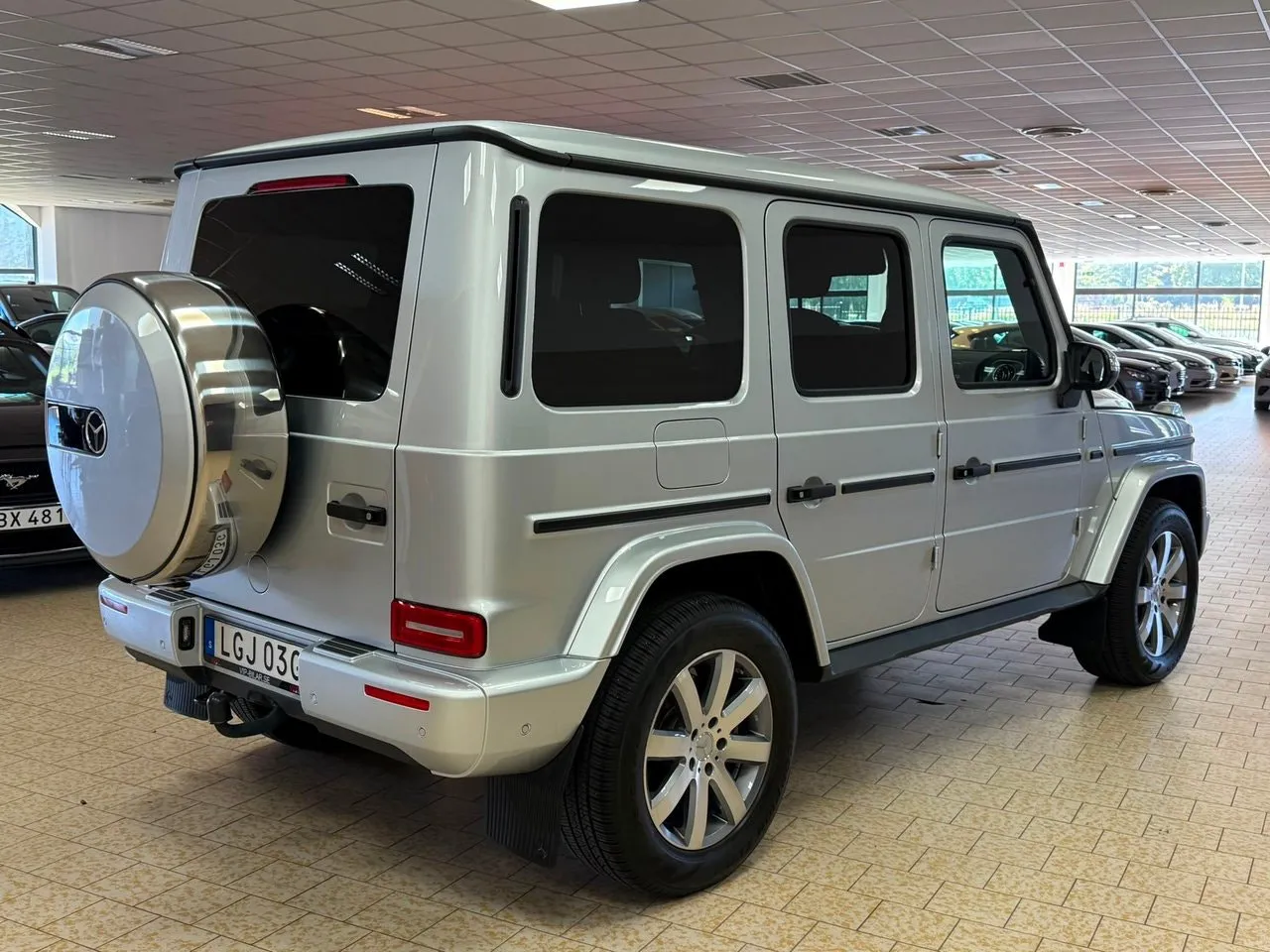 Vehicle image 6