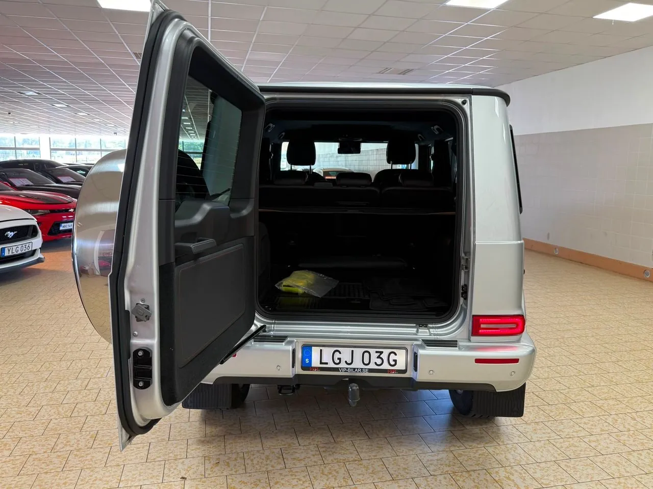 Vehicle image 10