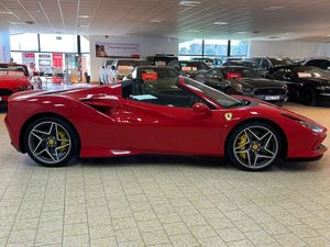 Ferrari F8 bild 7