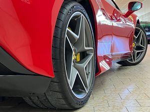 Ferrari F8 bild 25