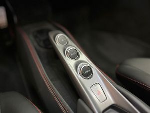 Ferrari F8 bild 18