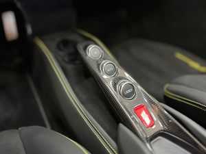 Ferrari F8 bild 21
