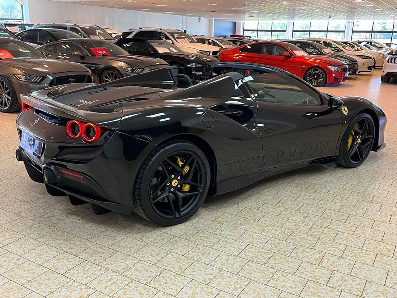 Ferrari F8 bild 5