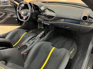 Ferrari F8 bild 15
