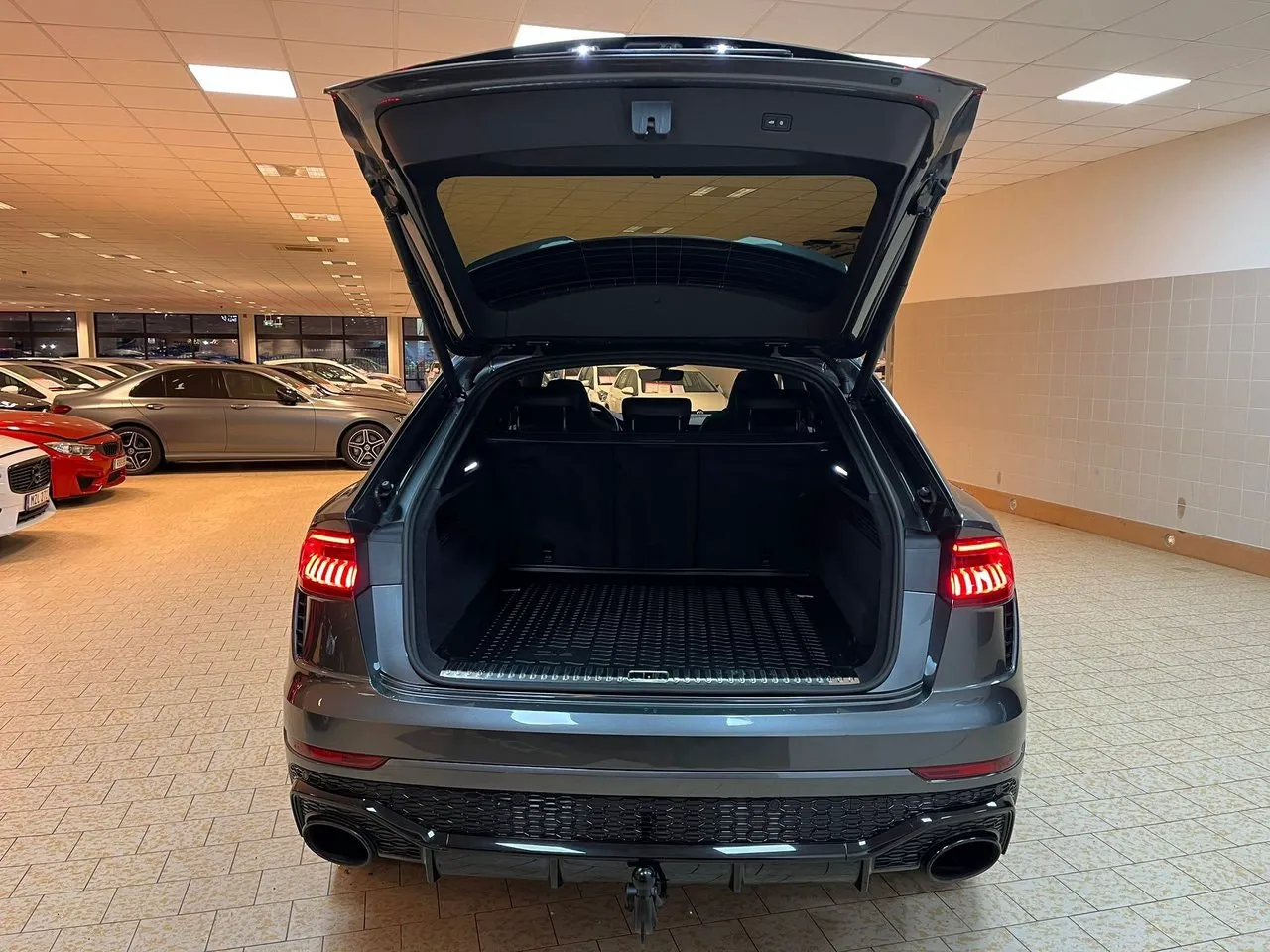 Vehicle image 9