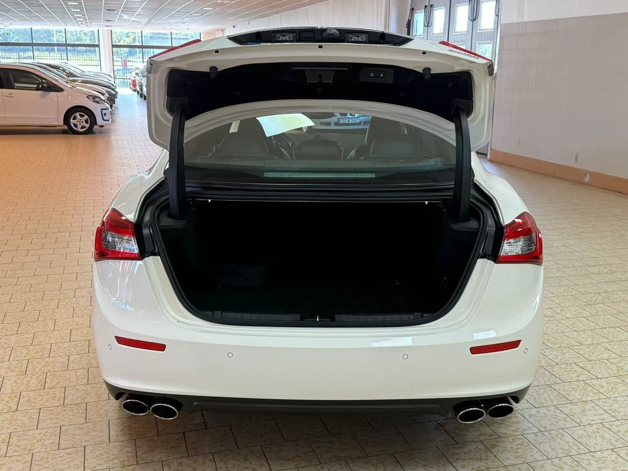 Vehicle image 9