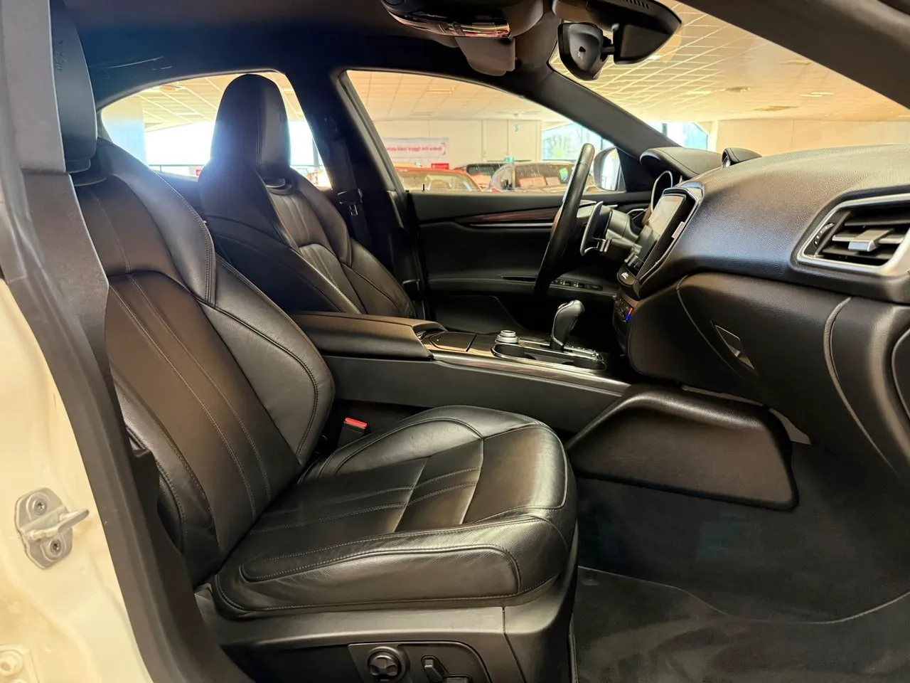 Vehicle image 18