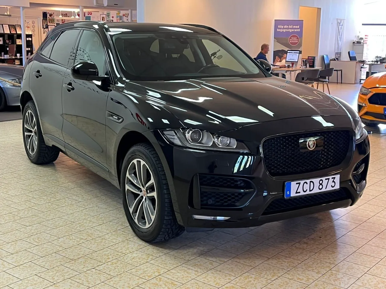 Vehicle image 7