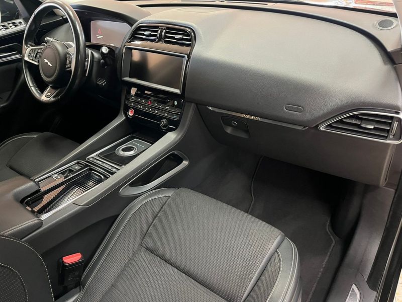 Jaguar F-Pace bild 16