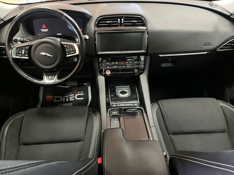 Jaguar F-Pace bild 15