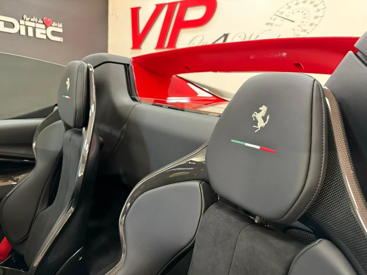 Vehicle image 32