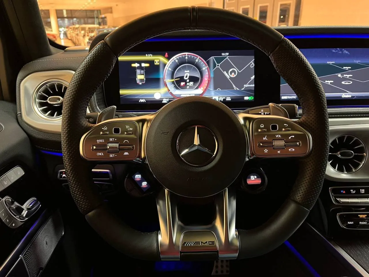 Vehicle image 16
