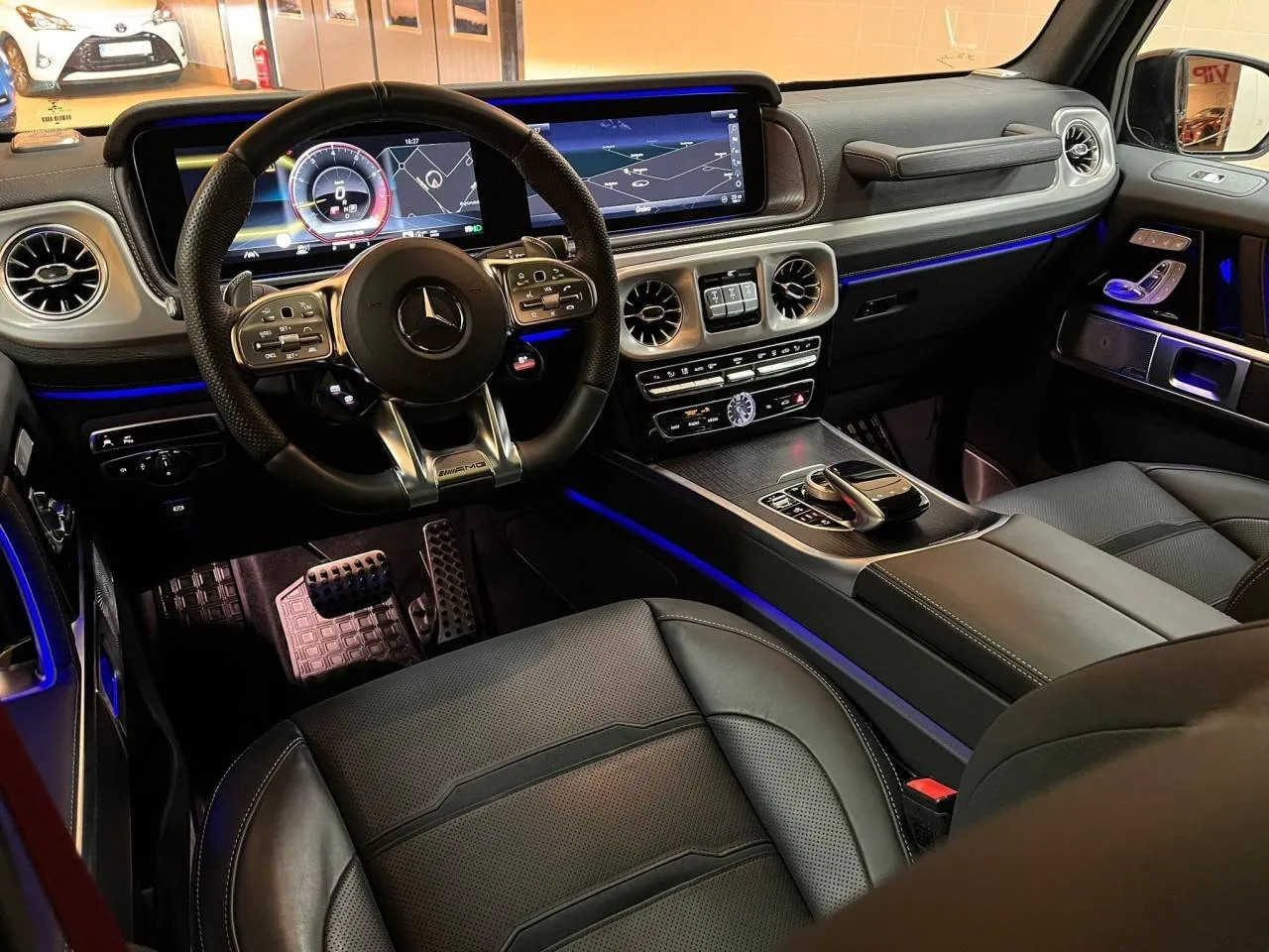 Vehicle image 10