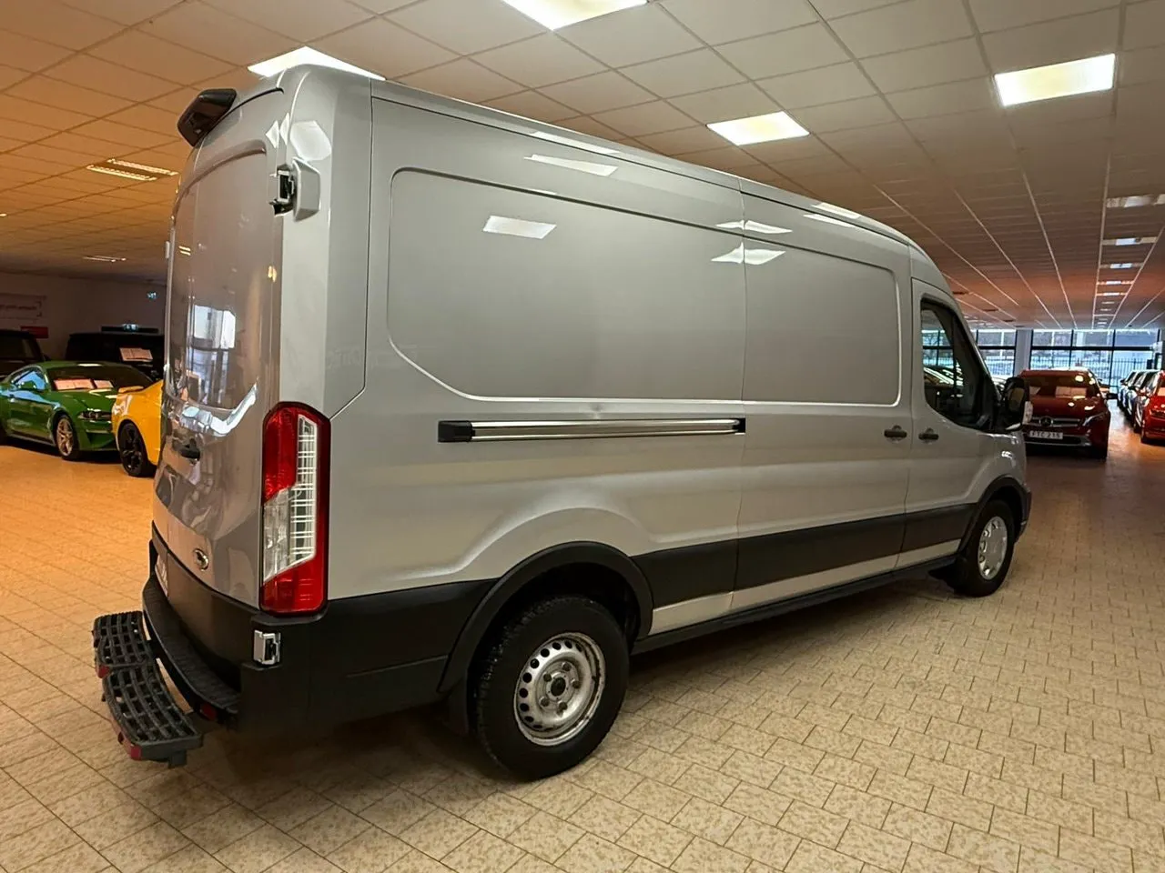 Vehicle image 5