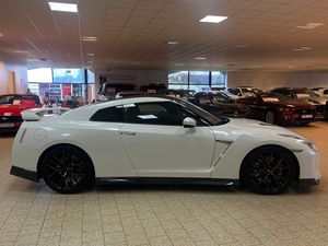 Nissan GT-R bild 7