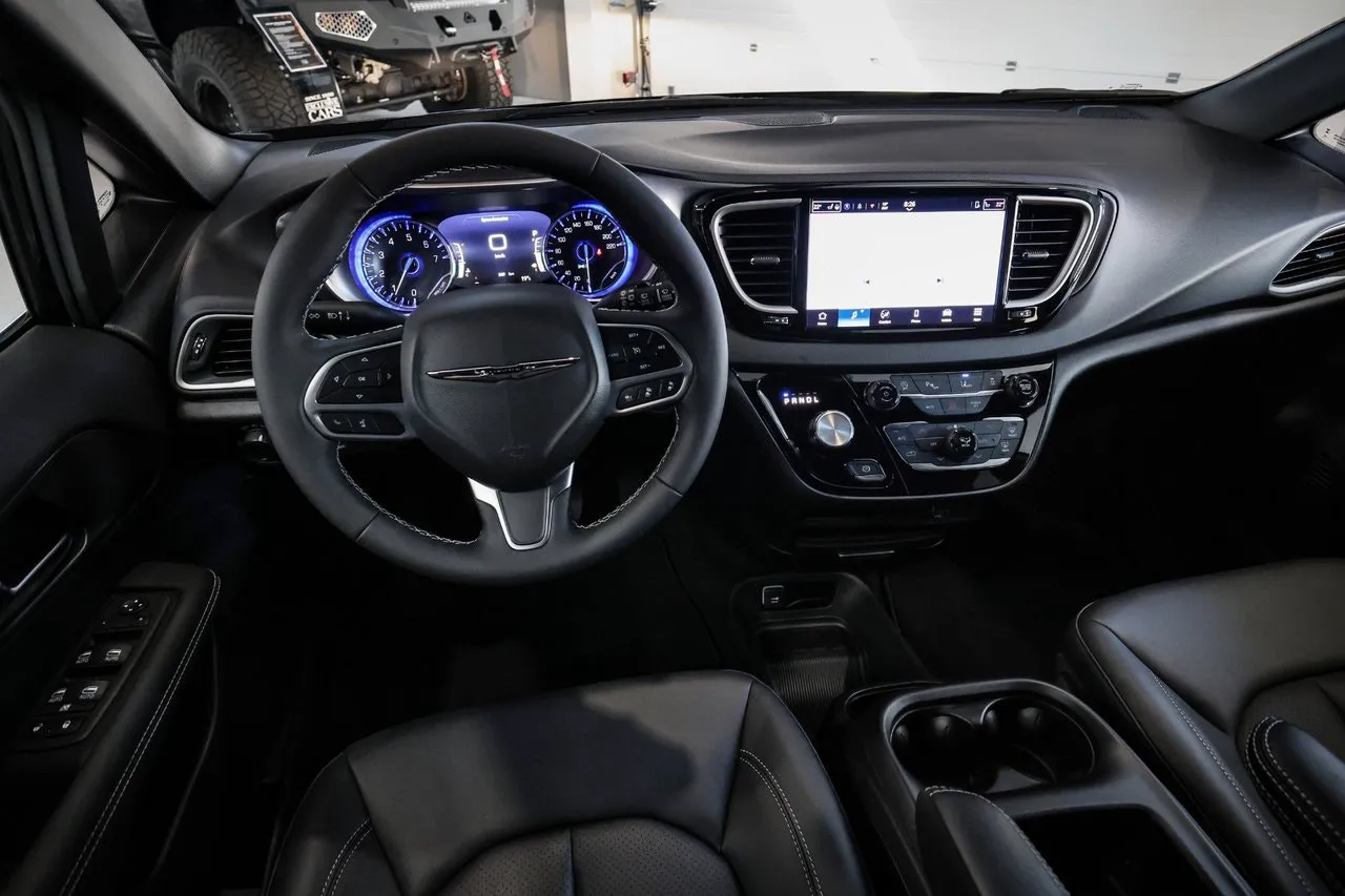 Vehicle image 15