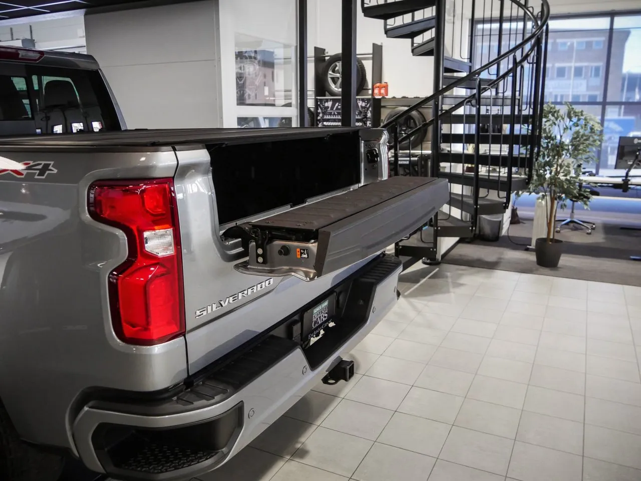 Vehicle image 9