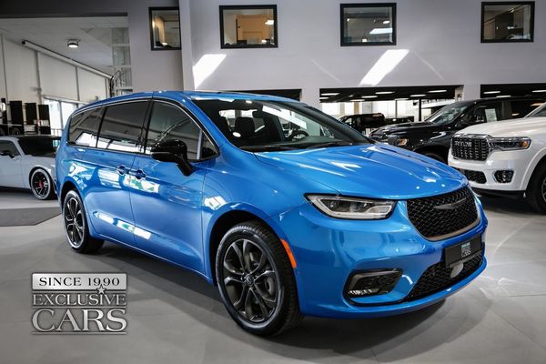 Chrysler Pacifica Select AWD 100th Anniversary BUZZ / HEMMA! - 2026