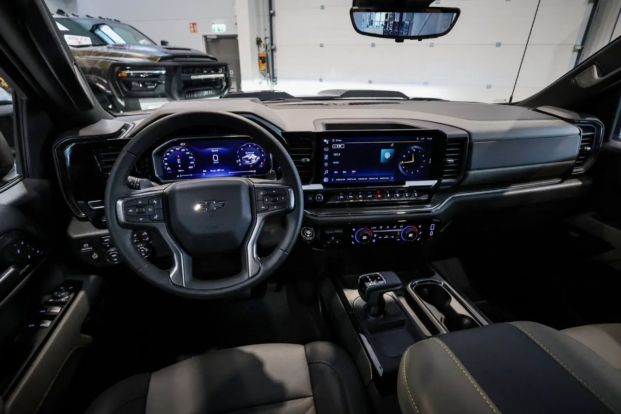 Vehicle image 18
