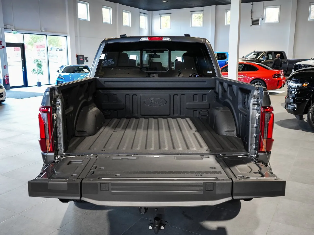 Vehicle image 4