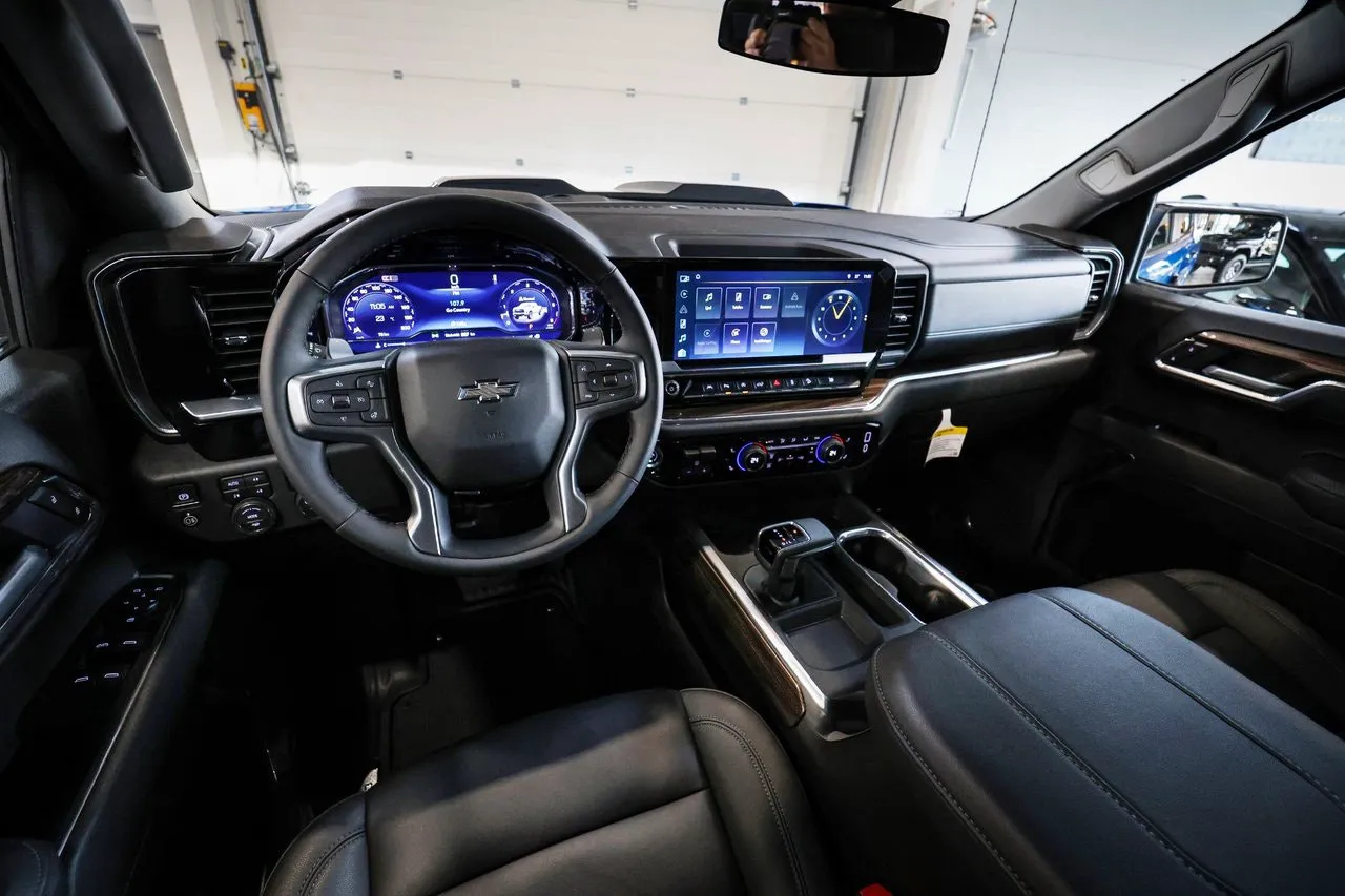 Vehicle image 18