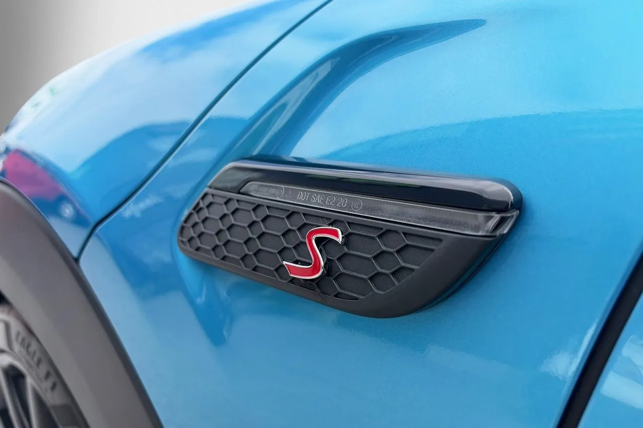 Vehicle image 21