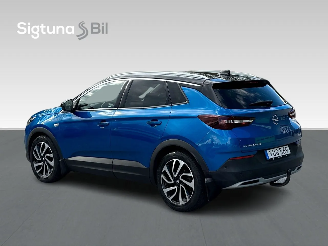 Vehicle image 3