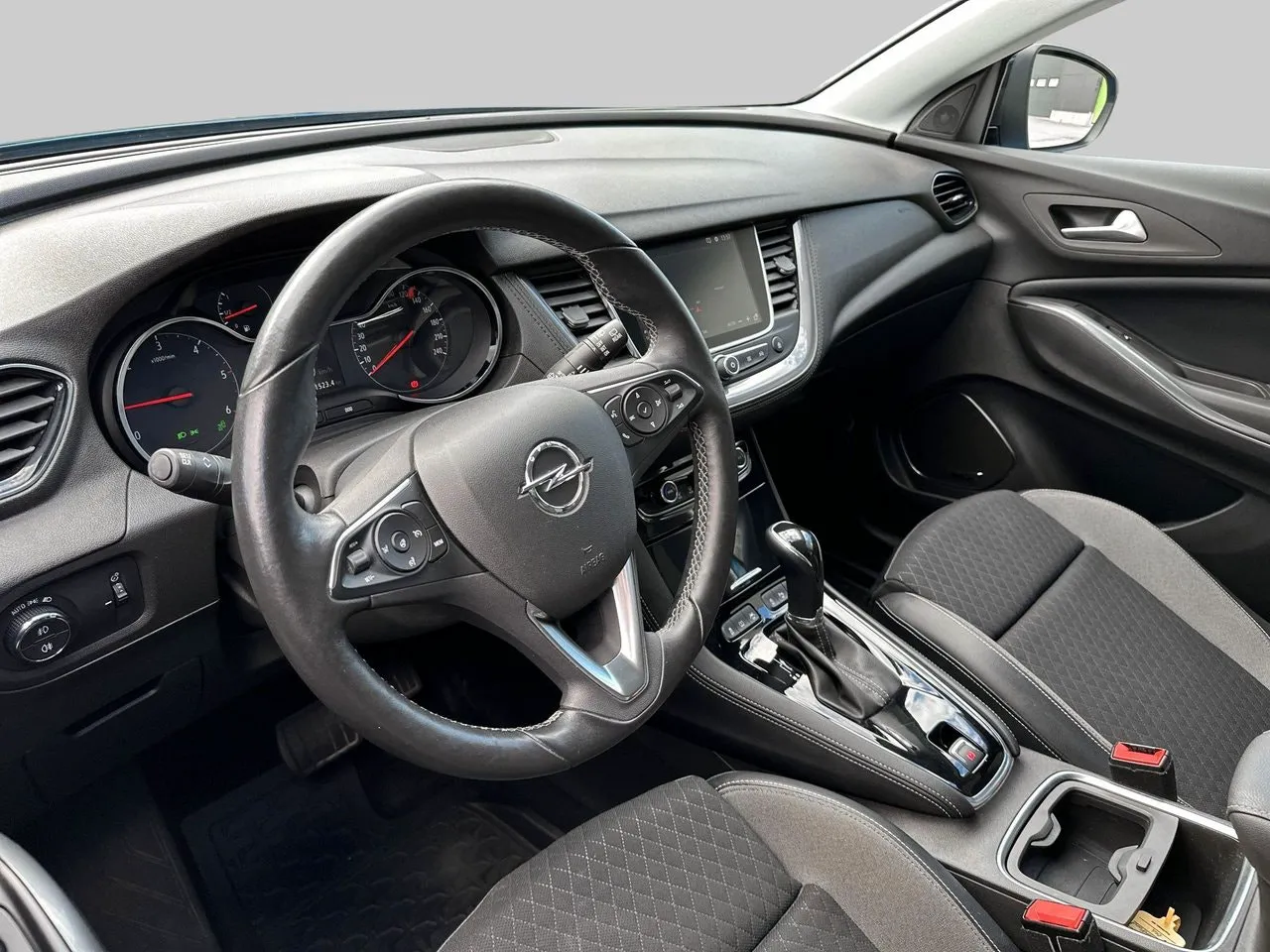 Vehicle image 16