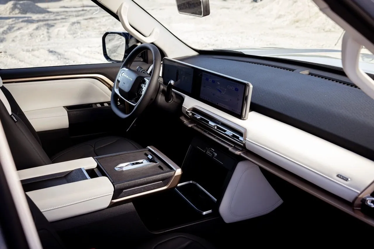 Vehicle image 7